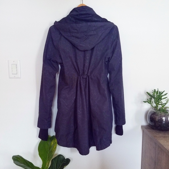 High-Low Windbreaker - Picture 2 of 6